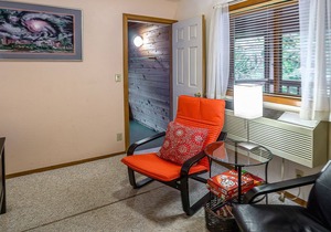 BookStayHop - #1 Lodge Room 8 ~ Green Springs Inn ~ Jacuzzi Bathtub