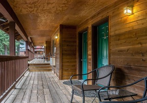 BookStayHop - #1 Lodge Room 8 ~ Green Springs Inn ~ Jacuzzi Bathtub