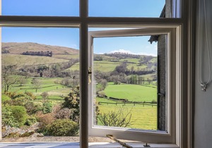 BOXWOOD COTTAGE, pet friendly, with open fire in Troutbeck