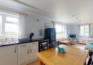 Bramble is a comfortable holiday bungalow within walking distance of the stunning coast line