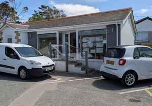 Bramble is a comfortable holiday bungalow within walking distance of the stunning coast line