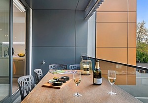 BRAND NEW! 2 Bed Deluxe Apartment in Caulfield North