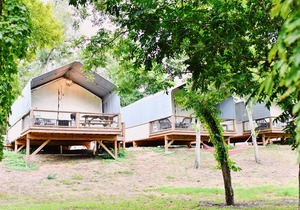 Brand new waterfront Cabin with many amenities: Pool, hot tub & kayaking. - SG15