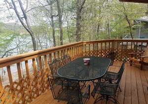 Breeze-Lakefront-Close to Pool & Marina! Very Nice Spacious Home-3 Decks
