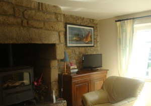 Breton house located in an authentic seaside village in Brittany