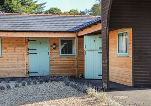 BREW - NO. 3, pet friendly, with a garden in Goring-On-Thames