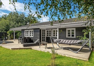 Bright and cozy cottage with beautiful terrace.