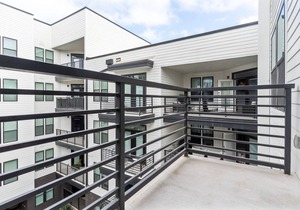 Bright East Austin 1BR w/Gym, Pool & W/D, nr shops, by Blueground