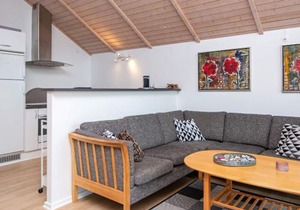 Bright Family Cottage by Kelstrup Beach