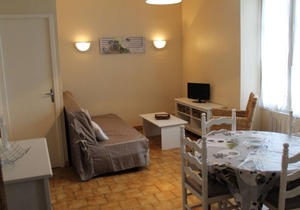 Bright T2 Apartment in La Roche-Posay Center with Wi-Fi and Washer