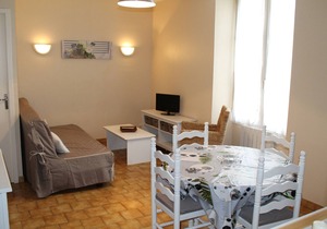 Bright T2 Apartment in La Roche-Posay Center with Wi-Fi and Washer