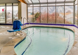 Bright townhouse-style condo with pools, hot tub, & sandy beach access