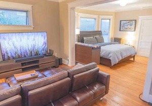 Bright vintage Apt in the heart of Seattle