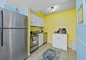 Brightly colored oceanfront two-bedroom unit | Carolina Reef - 507