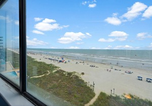 Brightly colored oceanfront two-bedroom unit | Carolina Reef - 507