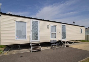 Brilliant 8 berth caravan at Seawick Holiday Park in Essex ref 27411S