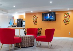 Bring the Whole Family! 3 Comfortable Units, Free Parking, Pet-Friendly