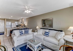 Bring your dog to this peaceful Scenic Oceanfront Condo and Close to parks.