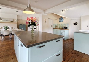 Broad-De Sleeps 10 | Pet Friendly* | Near Beach