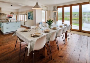 Broad-De Sleeps 10 | Pet Friendly* | Near Beach