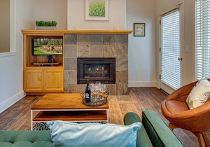 Broken Top Home. 2 King Master Suites, Fireplace, Garage, Deck. 20 Min to Mt Bachelor. 1 Gig WiFi.