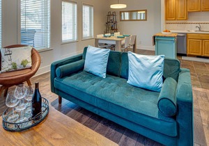 Broken Top Home. 2 King Master Suites, Fireplace, Garage, Deck. 20 Min to Mt Bachelor. 1 Gig WiFi.