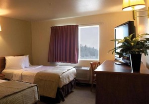 Budget-Friendly! Stay Minutes From Coeur d'Alene National Forest, Free Breakfast