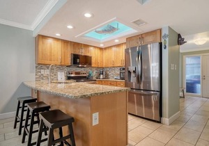 Buttonwood 417 - 3 Bedroom Condo with Private Beach with lounge chairs & umbrella provided, 2 Poo.