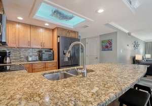Buttonwood 417 - 3 Bedroom Condo with Private Beach with lounge chairs & umbrella provided, 2 Poo.