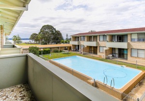 By the Bay - Batehaven Beachside Holiday Home