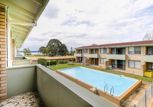 By the Bay - Batehaven Beachside Holiday Home