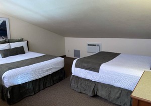 C3 Waterfront Condo with Mountain Views