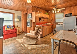 Cabin on Kentucky Lake: Nearby Marina Access!