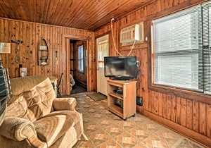 Cabin on Kentucky Lake: Nearby Marina Access!