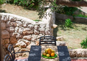 Casa Dubi. Hvar - neatly designed summer retreat perfect for group of 4-5 people