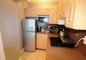 Castle 1131 Oceanfront condo with ocean view beach, pool, bar, tennis, gym, free parking and gym!