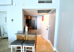 Castle 828 Oceanfront Studio with Balcony! Free Parking, Pool, Beach, Gym, Tennis, and more!