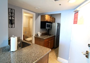 Castle 828 Oceanfront Studio with Balcony! Free Parking, Pool, Beach, Gym, Tennis, and more!