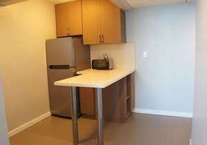 Castle 835 Oceanview Studio w/Free parking, pool, gym, tennis, bars, and more!