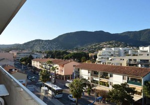 Cavalaire : Appartement 2 Pièces, à 300m Plage, Clim, Balcon - FR-1-226B-331