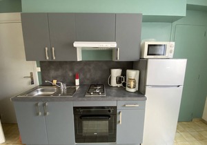 Central 1BR Apartment with Wi-Fi and Laundry, Near Shops & Thermal Baths