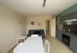Central 1BR Apartment with Wi-Fi and Laundry, Near Shops & Thermal Baths