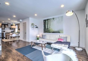 Central Modern Home with Rooftop