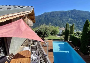 Chalet du chat - sleeps 10, fireplace, jacuzzi, pool, parking