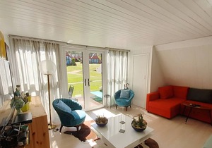 Chalet No. 53, in Kingsdown, Kent is a charming holiday chalet sleeping 6 people in 2 bedrooms. This