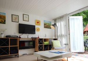 Chalet No. 53, in Kingsdown, Kent is a charming holiday chalet sleeping 6 people in 2 bedrooms. This