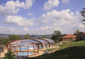 Chalet, sleeps 4 to 12, living room, 4 bedrooms, 2 bathrooms, indoor pool