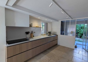 Character villa, air-conditioned, large swimming pool, garage, near beaches
