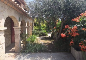 Character villa, air-conditioned, large swimming pool, garage, near beaches