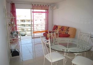 Charmant T2 cabine 40m², centre-ville, balcon, clim, ascenseur, à Cavalaire-sur-Mer - FR-1-100-224